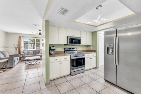 House in Margate, Florida 2 bedrooms, 97.64 sq.m. № 1714653 - photo 7