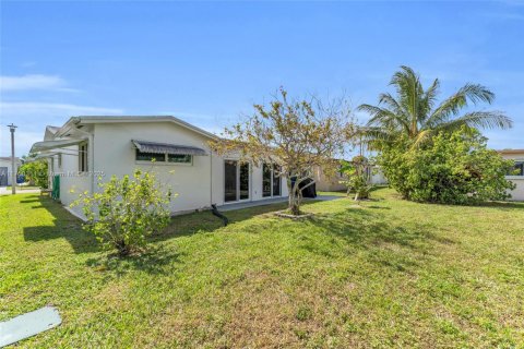 House in Margate, Florida 2 bedrooms, 97.64 sq.m. № 1714653 - photo 27