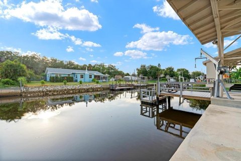 House in Port Richey, Florida 2 bedrooms, 104.98 sq.m. № 2314269