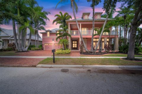 House in Apollo Beach, Florida 6 bedrooms, 412.3 sq.m. № 1347352 - photo 1