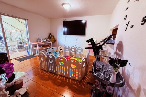 Adosado en alquiler en Opa-locka, Florida, 3 dormitorios, 116.41 m2 № 1968252 - foto 9