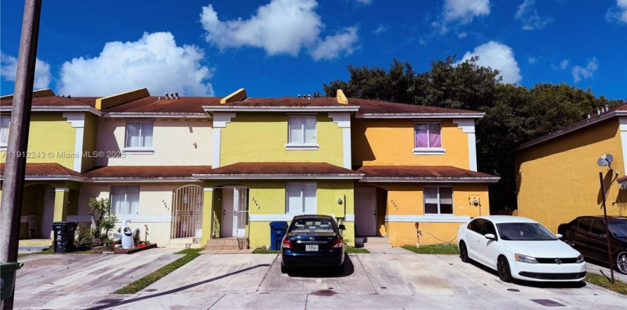 Adosado en Opa-locka, Florida 3 dormitorios, 116.41 m2 № 1968252