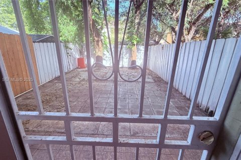 Adosado en alquiler en Opa-locka, Florida, 3 dormitorios, 116.41 m2 № 1968252 - foto 23