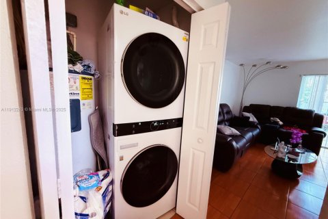 Adosado en alquiler en Opa-locka, Florida, 3 dormitorios, 116.41 m2 № 1968252 - foto 7