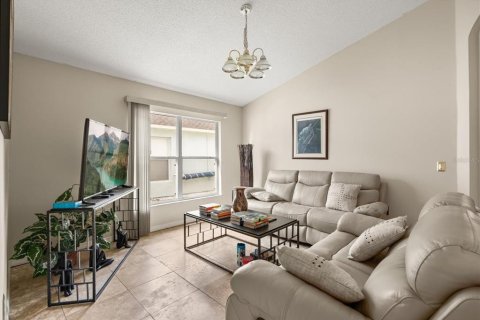 Casa en venta en Kissimmee, Florida, 5 dormitorios, 182.09 m2 № 1900327 - foto 3