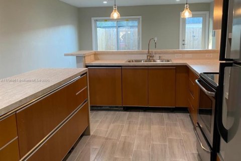 Купить кондоминиум в Майами-Гарденс, Флорида 3 спальни, 107.02м2, № 1958590 - фото 4