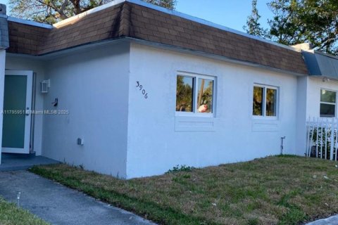 Купить кондоминиум в Майами-Гарденс, Флорида 3 спальни, 107.02м2, № 1958590 - фото 1