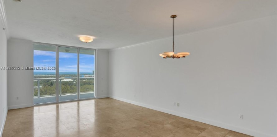 Condominio en North Miami, Florida, 3 dormitorios  № 1887591