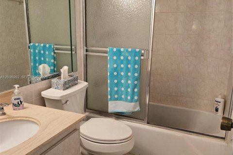 Купить кондоминиум в Халландейл-Бич, Флорида 1 спальня, 80.82м2, № 2085380 - фото 12