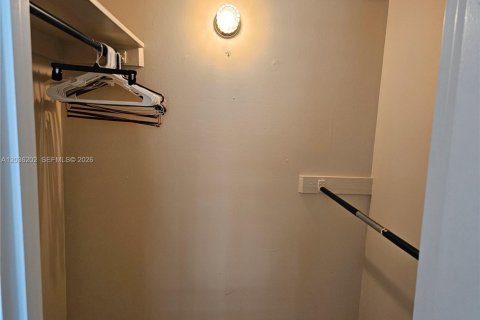 Купить кондоминиум в Халландейл-Бич, Флорида 1 спальня, 80.82м2, № 2085380 - фото 14