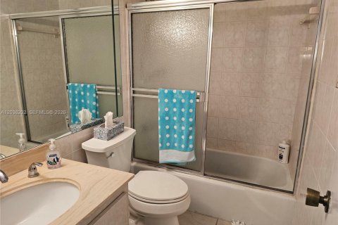 Купить кондоминиум в Халландейл-Бич, Флорида 1 спальня, 80.82м2, № 2085380 - фото 11