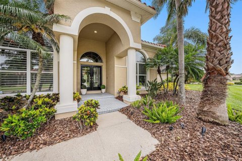 House in Lutz, Florida 4 bedrooms, 311.87 sq.m. № 1677772 - photo 7