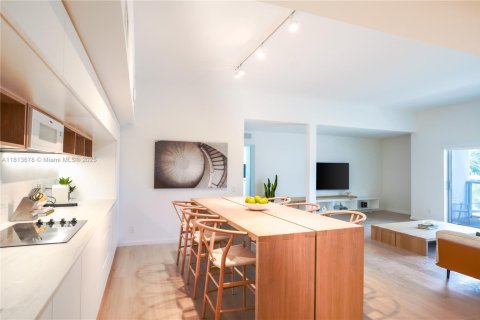 Condominio en venta en Bal Harbour, Florida, 2 dormitorios, 126.63 m2 № 1761810 - foto 1