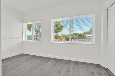 Immobilier commercial à vendre à Miami, Floride: 337.05 m2 № 1936655 - photo 6