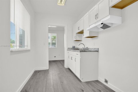 Immobilier commercial à vendre à Miami, Floride: 337.05 m2 № 1936655 - photo 9