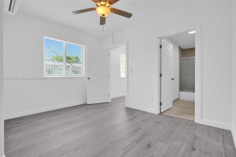 Immobilier commercial à vendre à Miami, Floride: 337.05 m2 № 1936655 - photo 4