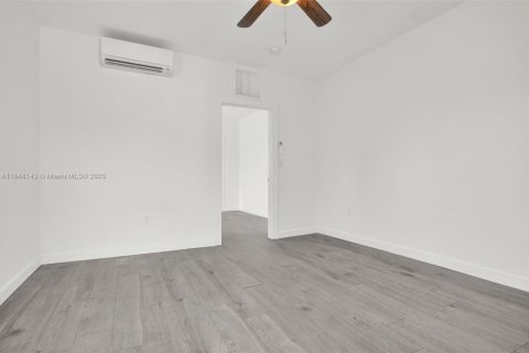 Immobilier commercial à vendre à Miami, Floride: 337.05 m2 № 1936655 - photo 5