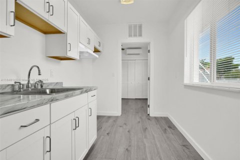 Immobilier commercial à vendre à Miami, Floride: 337.05 m2 № 1936655 - photo 12