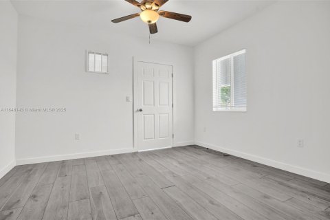 Immobilier commercial à vendre à Miami, Floride: 337.05 m2 № 1936655 - photo 8