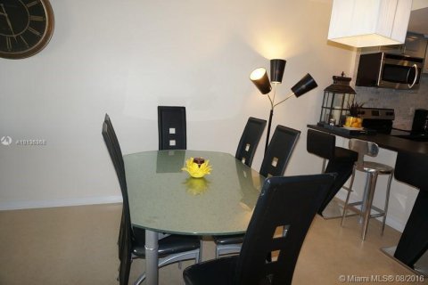 Copropriété à louer à Sunny Isles Beach, Floride: 1 chambre, 93.37 m2 № 1694191 - photo 12
