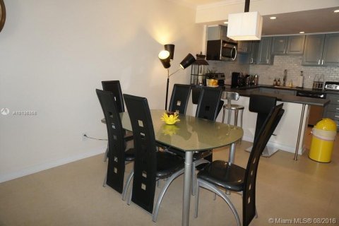 Copropriété à louer à Sunny Isles Beach, Floride: 1 chambre, 93.37 m2 № 1694191 - photo 13