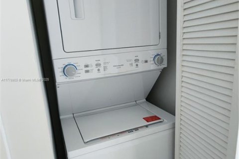 Condominio en venta en Miami, Florida, 1 dormitorio, 73.3 m2 № 1868543 - foto 10