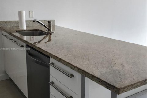 Condominio en venta en Miami, Florida, 1 dormitorio, 73.3 m2 № 1868543 - foto 4