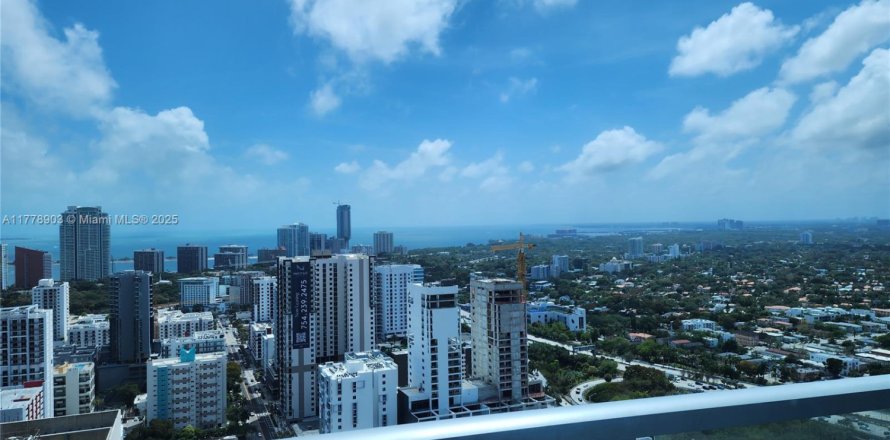 Condominio en Miami, Florida, 1 dormitorio  № 1868543