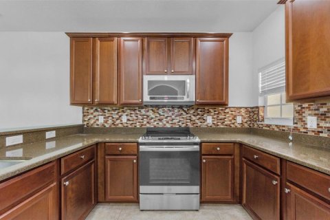 Townhouse in New Port Richey, Florida 3 bedrooms, 158.86 sq.m. № 1783317 - photo 17