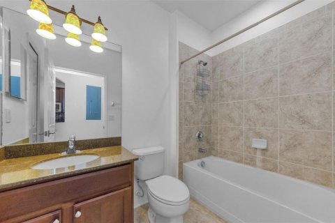 Townhouse in New Port Richey, Florida 3 bedrooms, 158.86 sq.m. № 1783317 - photo 23