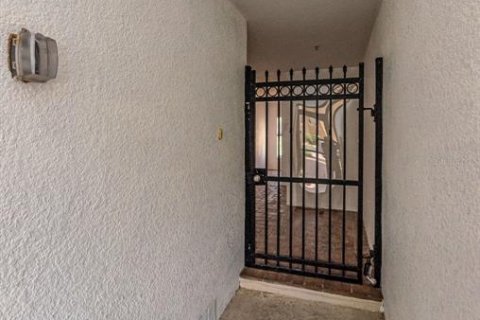Townhouse in New Port Richey, Florida 3 bedrooms, 158.86 sq.m. № 1783317 - photo 7