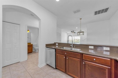 Townhouse in New Port Richey, Florida 3 bedrooms, 158.86 sq.m. № 1783317 - photo 18