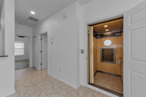 Townhouse in New Port Richey, Florida 3 bedrooms, 158.86 sq.m. № 1783317 - photo 9