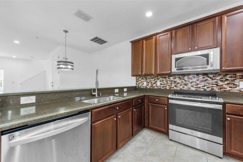 Townhouse in New Port Richey, Florida 3 bedrooms, 158.86 sq.m. № 1783317 - photo 16