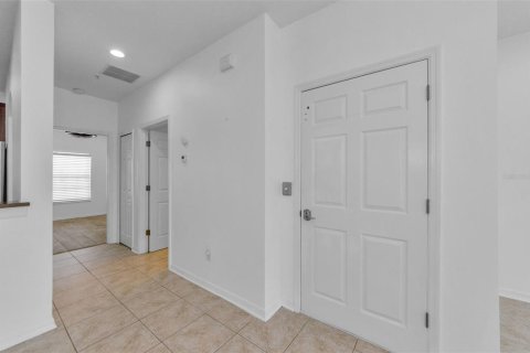 Townhouse in New Port Richey, Florida 3 bedrooms, 158.86 sq.m. № 1783317 - photo 11