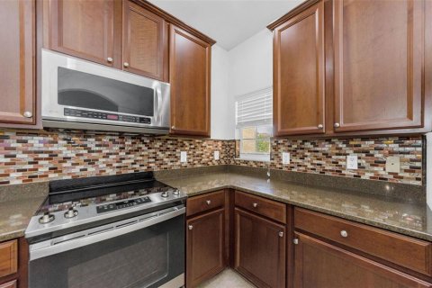 Townhouse in New Port Richey, Florida 3 bedrooms, 158.86 sq.m. № 1783317 - photo 14