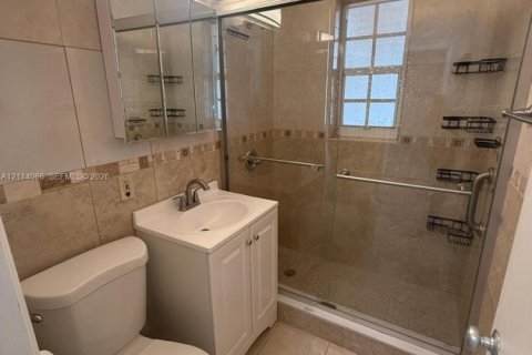 Villa ou maison à louer à Miami, Floride: 2 chambres, 197.7 m2 № 2439376 - photo 5