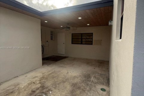 Villa ou maison à louer à Miami, Floride: 2 chambres, 197.7 m2 № 2439376 - photo 7