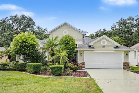 House in Mount Dora, Florida 3 bedrooms, 178.93 sq.m. № 2406770