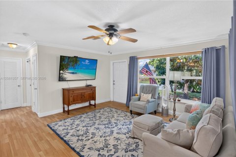 House in Tamarac, Florida 2 bedrooms, 82.13 sq.m. № 2351003
