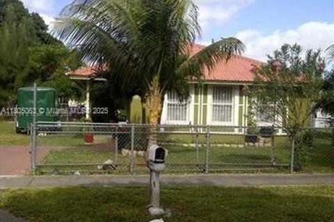 Villa ou maison à vendre à Homestead, Floride: 3 chambres, 111.67 m2 № 1864272 - photo 1