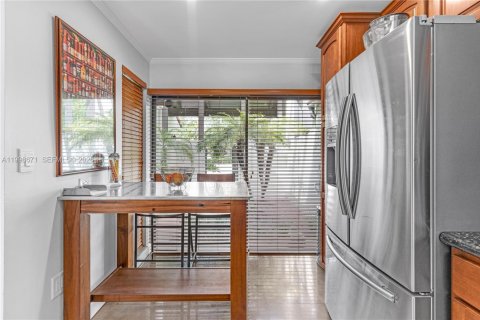 Купить таунхаус в Дорал, Флорида 3 спальни, 159.05м2, № 2060672 - фото 12