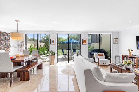 Таунхаус в Дорал, Флорида 3 спальни, 159.05м2 № 2060672