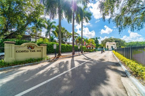 Купить таунхаус в Дорал, Флорида 3 спальни, 159.05м2, № 2060672 - фото 24