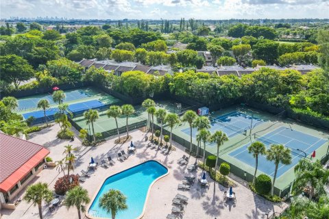 Купить таунхаус в Дорал, Флорида 3 спальни, 159.05м2, № 2060672 - фото 23