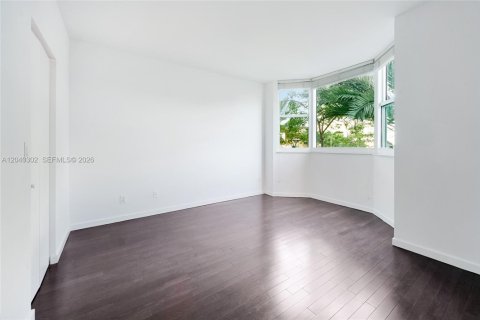 Condo in Miami Beach, Florida, 3 bedrooms № 2087214 - photo 23