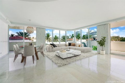 Condo in Miami Beach, Florida, 3 bedrooms № 2087214 - photo 2