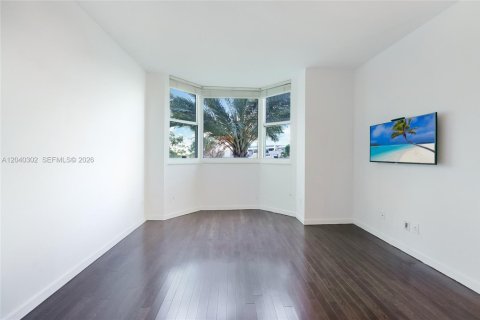 Condo in Miami Beach, Florida, 3 bedrooms № 2087214 - photo 22