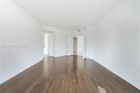 Condo in Miami Beach, Florida, 3 bedrooms № 2087214 - photo 16
