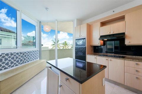 Condo in Miami Beach, Florida, 3 bedrooms № 2087214 - photo 11
